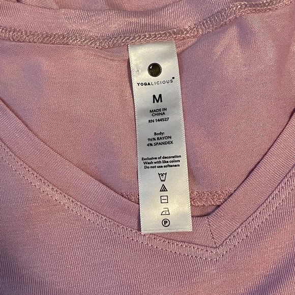 YOGALICIOUS Soft & Airy Short Sleeve V-neck Neck - Picture 4 of 4